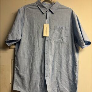 Casual Light Blue Short-Sleeve Button-Down Shirt with Chest Pocket